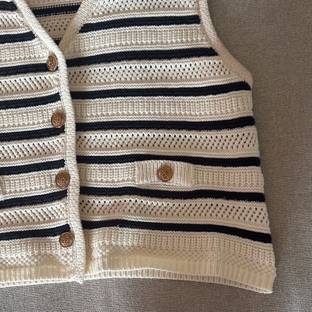 DAVI & DANI Black and Cream Knit Vest - Picture 8 of 9